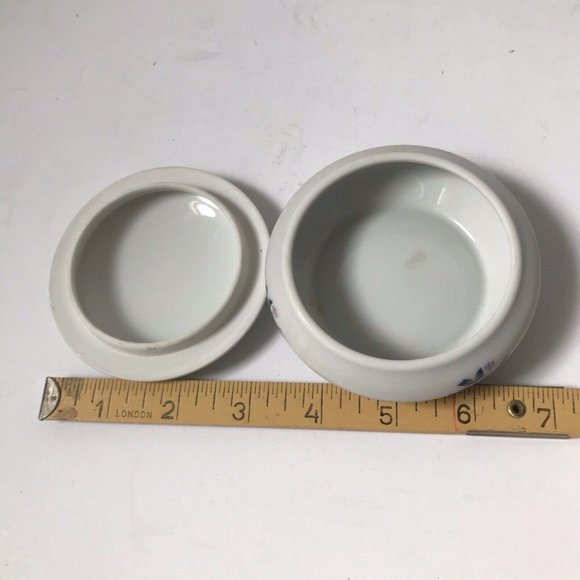 Rochard Limoges porcelain trinket box magnolia round blue pill jewelry gold trim - Picture 7 of 8